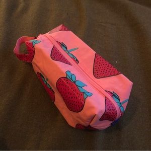 BAGGU Dopp Kit - Strawberry